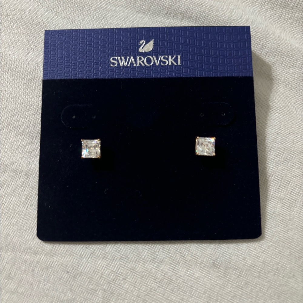 Swarovski stud earrings (BRAND NEW NEVER WORN)